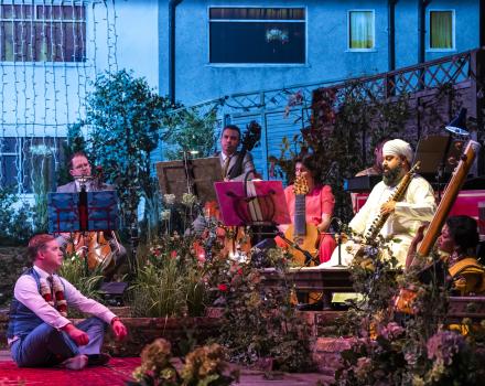 Nicholas Watts as Orpheus, Daniel Bull on cello, Damian Rubido Gonzalez on bass, Emilia Benjamin on lirone, Kirpal Singh Panesar on esraj and Sanchita Pal as Asparo (Nymph)