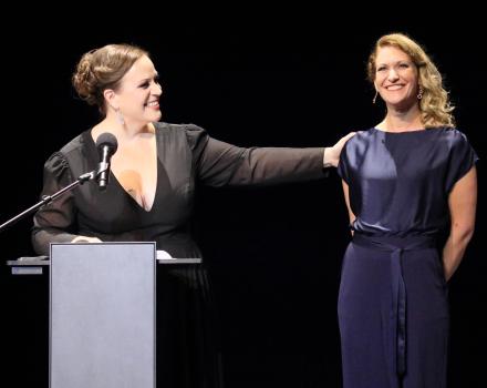 Jennifer Johnstone presents Arnheiður Eiríksdóttir with Rising Star Award